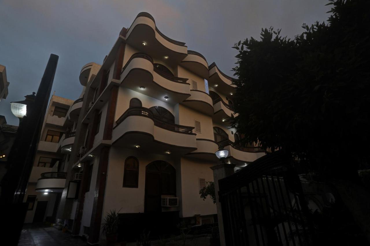Townhouse The Premier View Near Iskcon Temple Noida Hotel Bagian luar foto