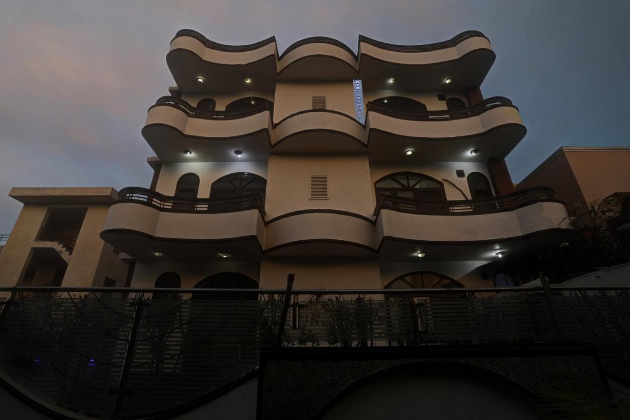 Townhouse The Premier View Near Iskcon Temple Noida Hotel Bagian luar foto