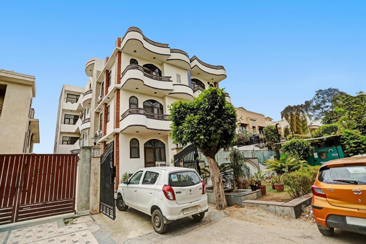 Townhouse The Premier View Near Iskcon Temple Noida Hotel Bagian luar foto