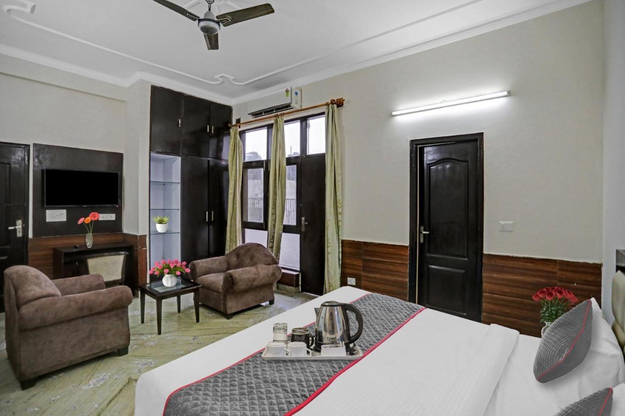Townhouse The Premier View Near Iskcon Temple Noida Hotel Bagian luar foto