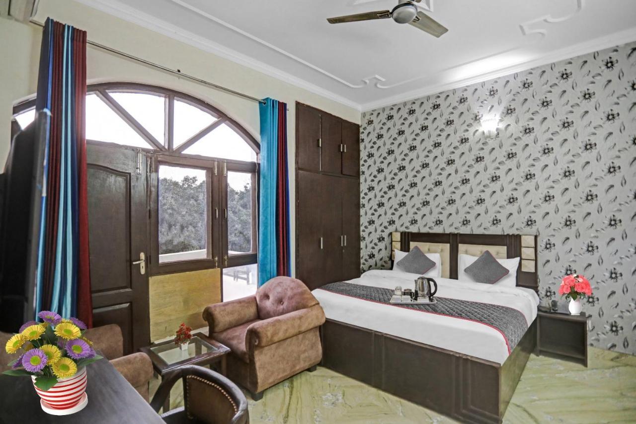 Townhouse The Premier View Near Iskcon Temple Noida Hotel Bagian luar foto