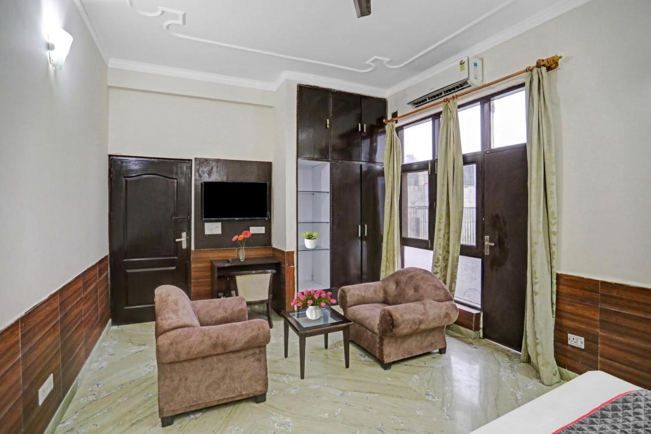 Townhouse The Premier View Near Iskcon Temple Noida Hotel Bagian luar foto