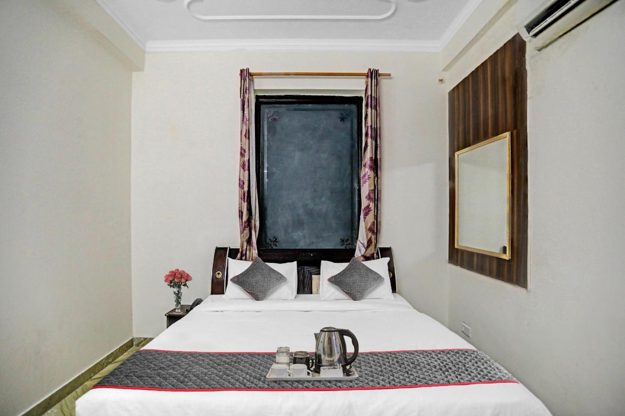 Townhouse The Premier View Near Iskcon Temple Noida Hotel Bagian luar foto