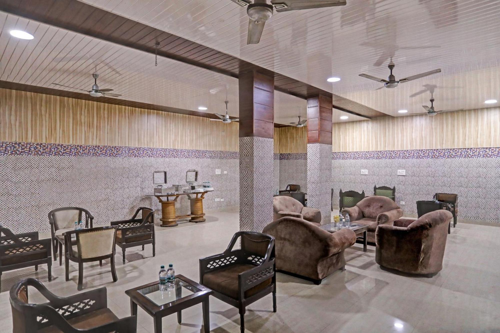 Townhouse The Premier View Near Iskcon Temple Noida Hotel Bagian luar foto